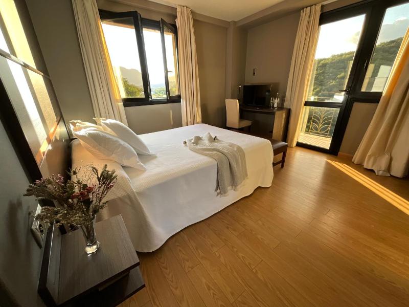 Suite with Balcony image 1