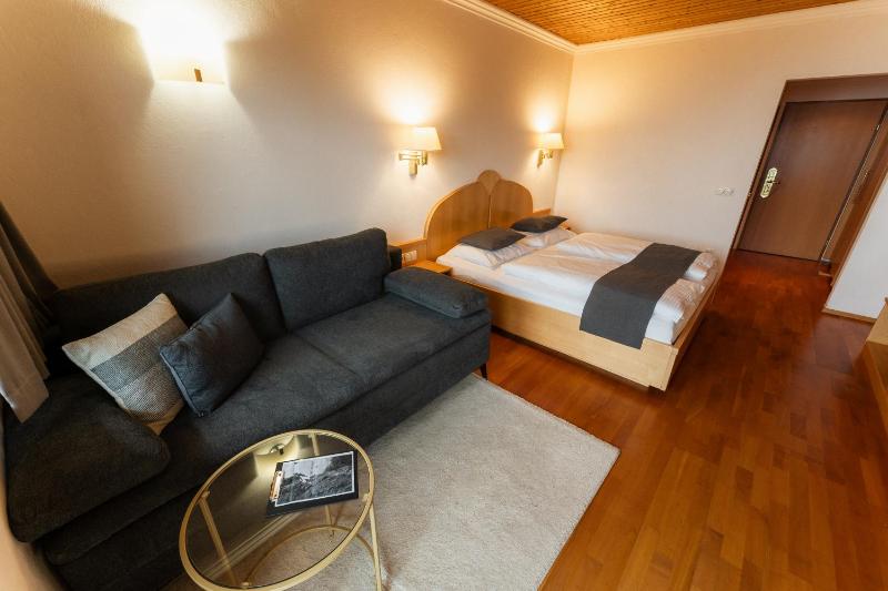 Comfort Two-Bedroom Apartment with Balcony image 3