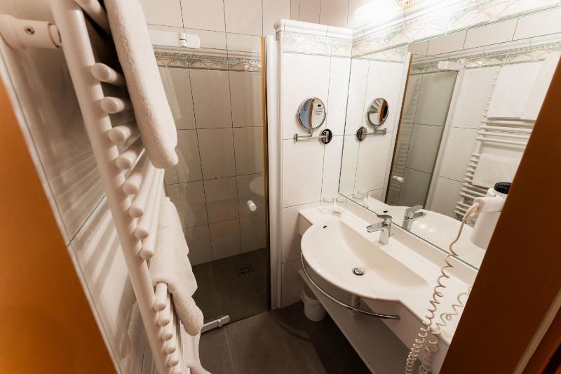Double Room image 4