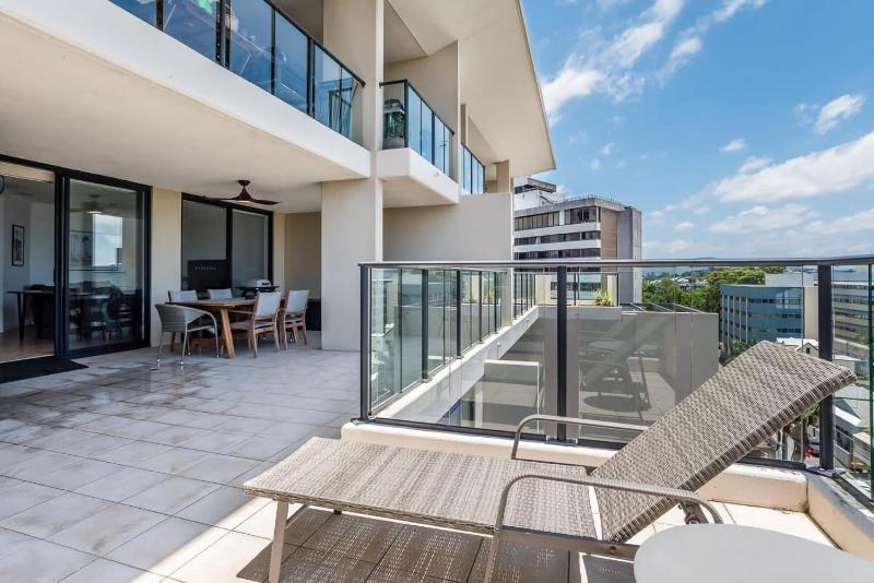 The Wickham Pocket with Pool & Parking - image 5