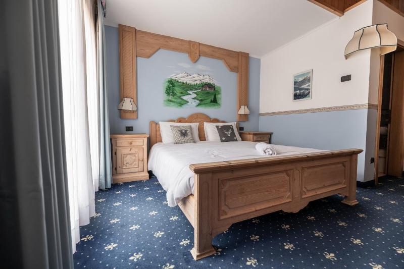 Double or Twin Room image 3