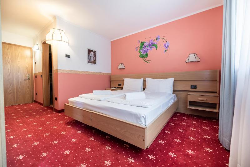 Quadruple Room image 4