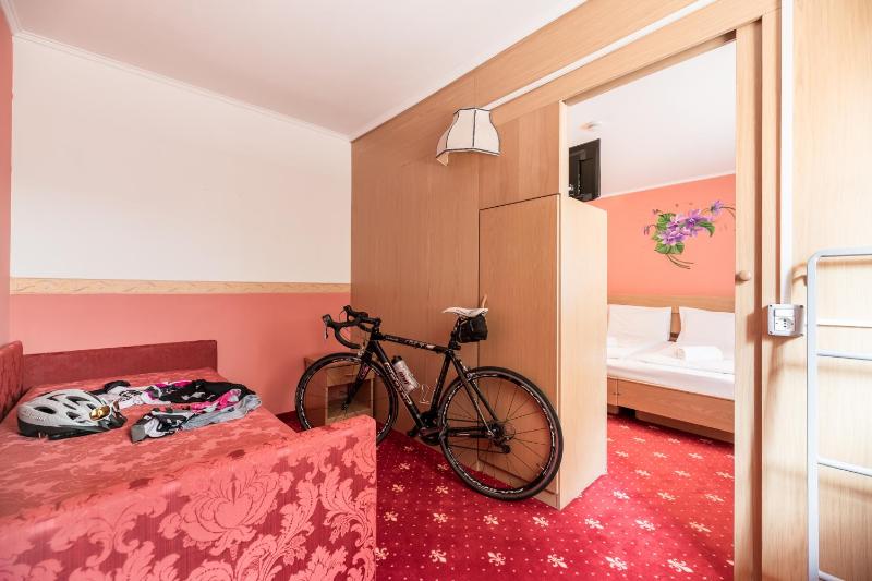 Quadruple Room image 3