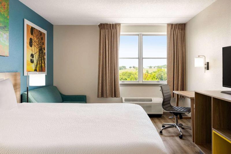 Business King Room - Non-Smoking image 2