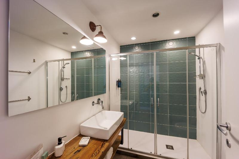 Deluxe Family Suite image 3