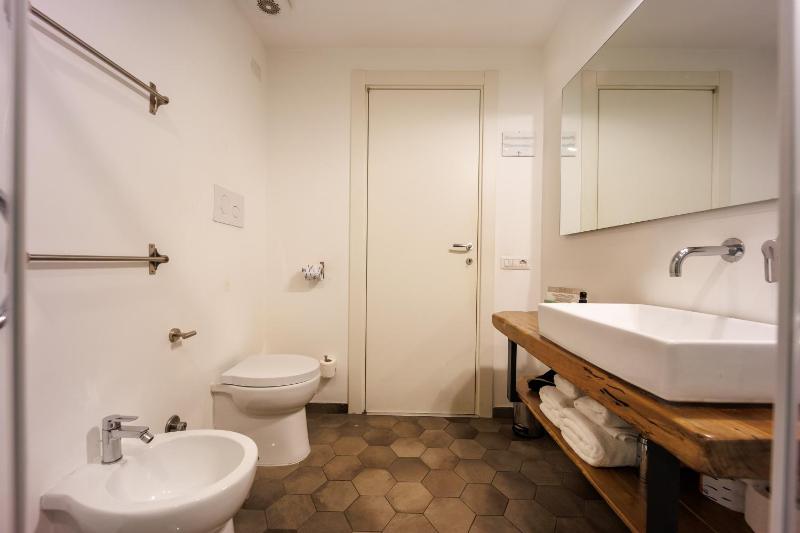 Deluxe Family Suite image 2