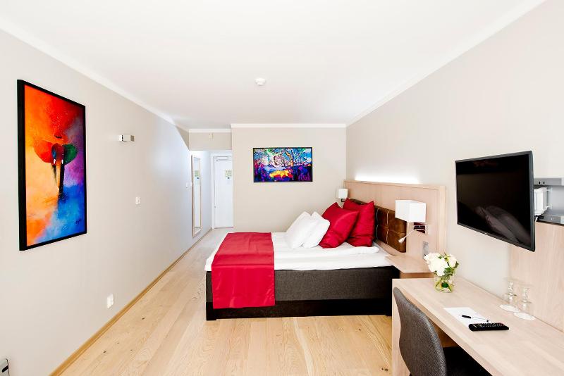 Standard Double Room image 3