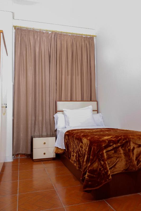 Small Single Room with Shared Bathroom