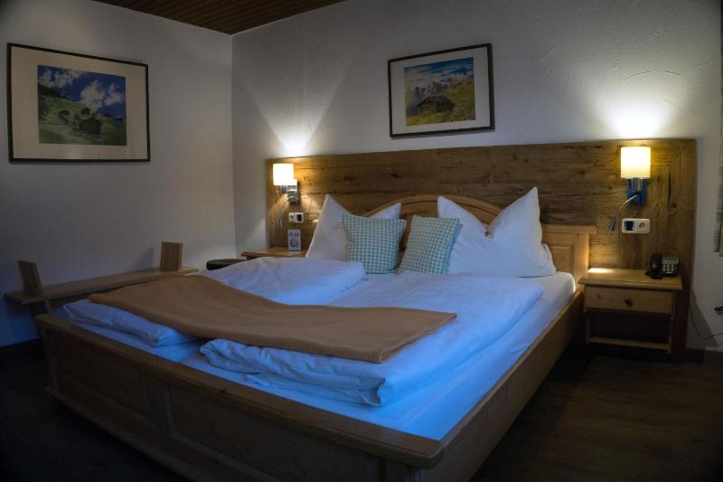 Double Room with Garden View image 4