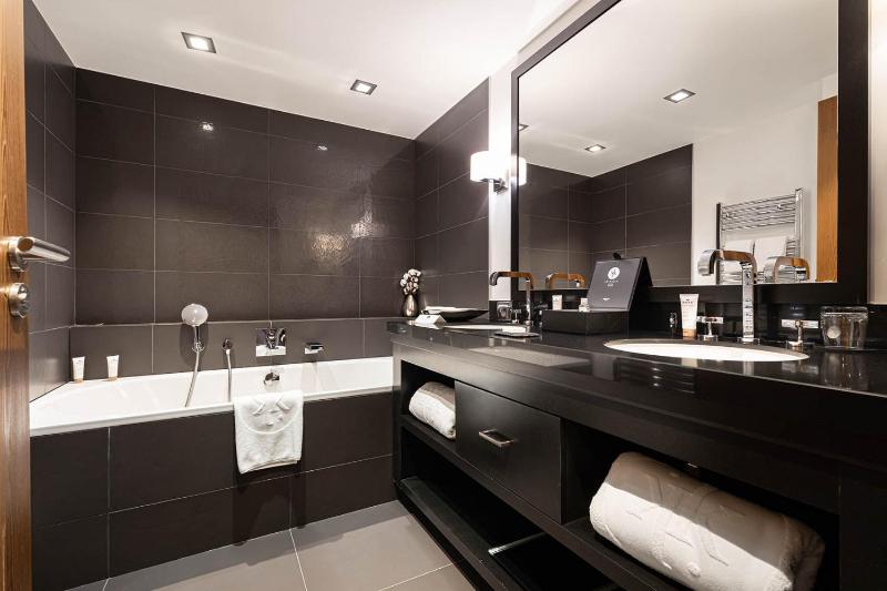 Superior Double or Twin Room image 4