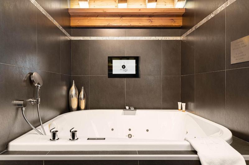 Suite with Mountain View image 3