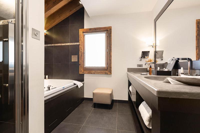 Suite with Mountain View image 4