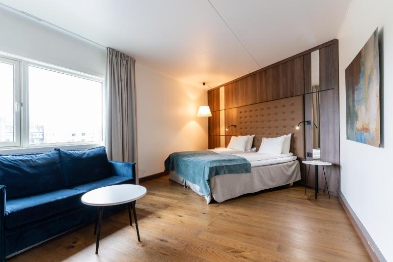 Deluxe Double image 4