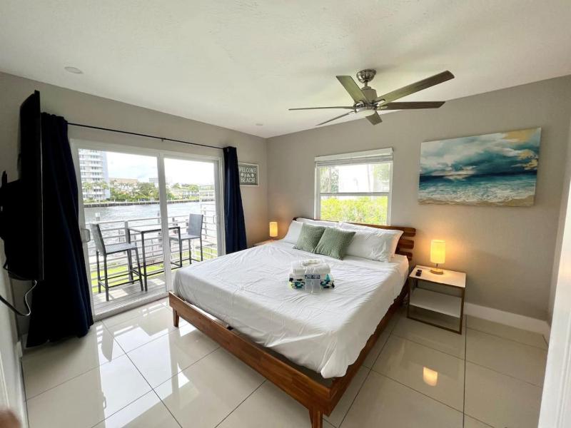 Renovated Intercoastal 2Bdrm 1 bath condo Walk to Beach - image 16