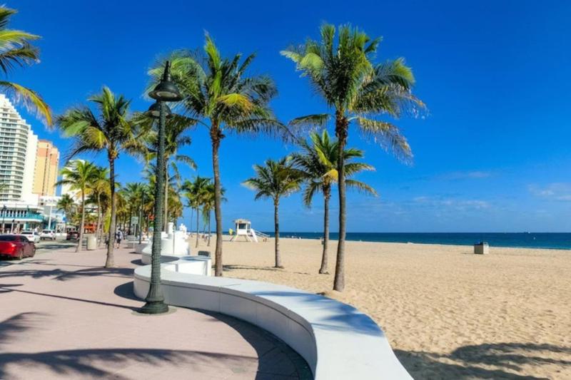 Renovated Intercoastal 2Bdrm 1 bath condo Walk to Beach - image 13