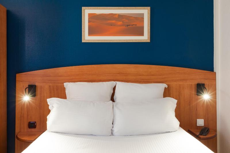 Triple Queen Room - Non Smoking image 4