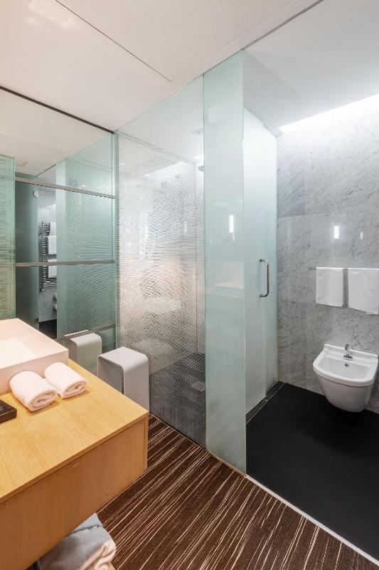 Deluxe Front Room image 3