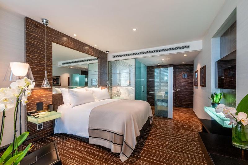 Deluxe Front Room image 4