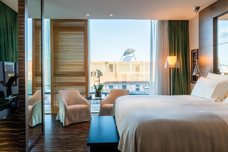 Junior Corner Suite image 3