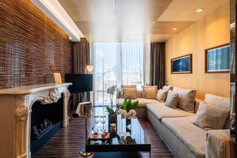 Grand Suite Harbour View image 1