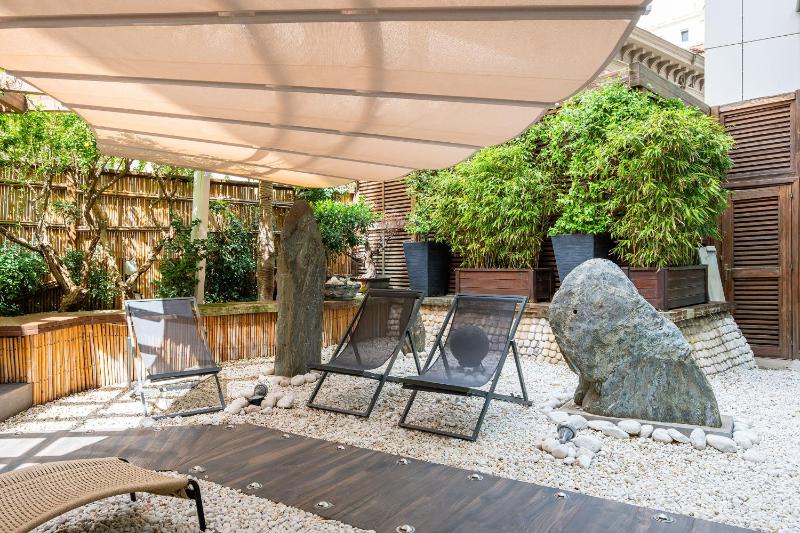 Suite with Zen Garden image 1