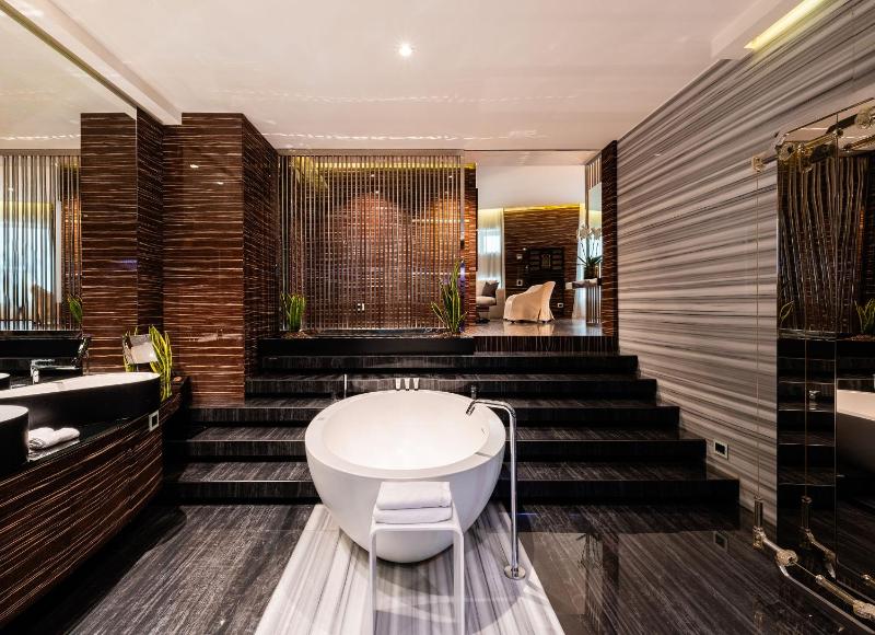 One Bedroom Wellness Room image 4