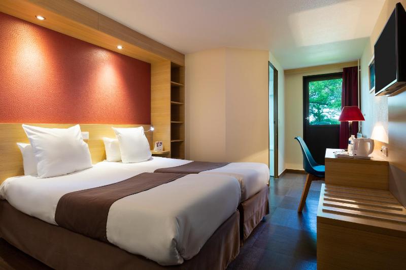 Twin Room - Non-Smoking image 2