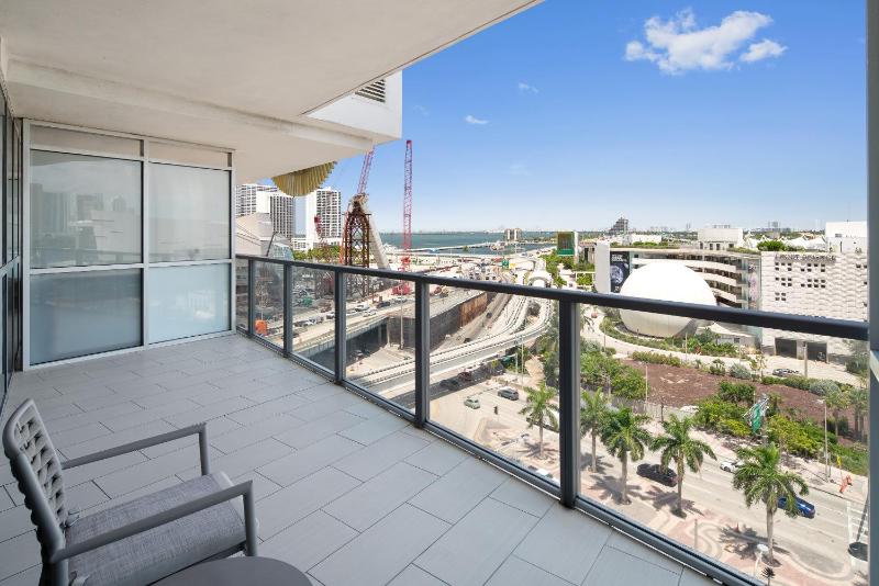 Deluxe Room with Two Double beds and Balcony - Bay View image 2