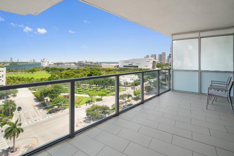 Deluxe Room with Two Double beds and Balcony - Bay View image 4