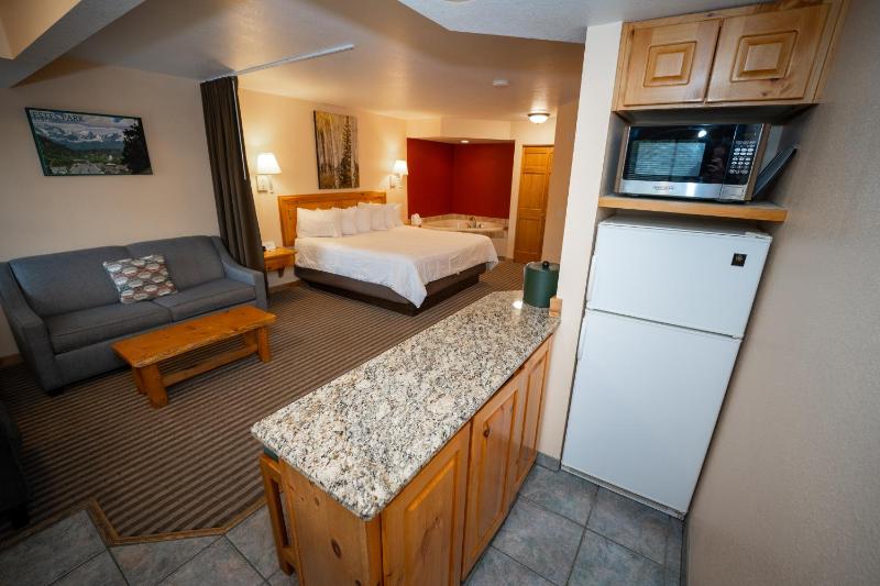 Deluxe King Room image 2