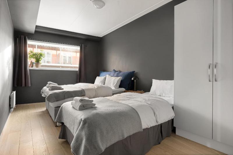 3-Bedroom Apartment with 2 Bathrooms with Sea View image 1