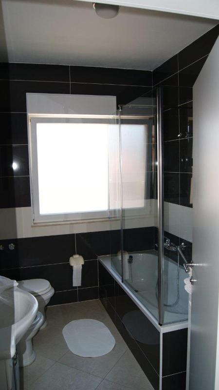 Three-Bedroom Apartment with Ocean View image 3