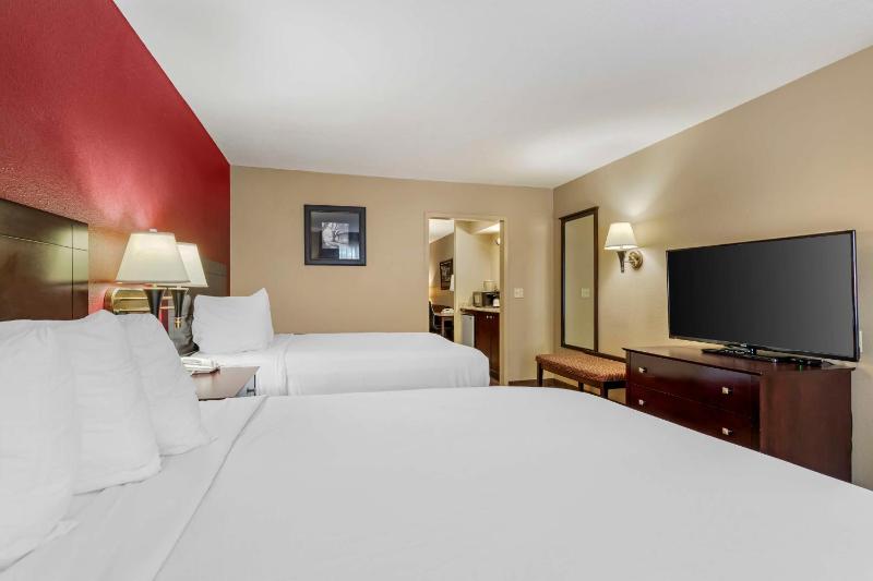 Queen Suite with Two Queen Beds - Non-Smoking image 1