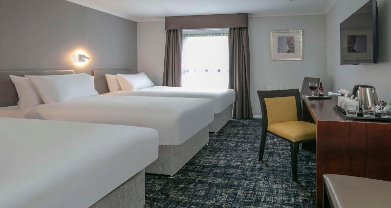 Superior Room with Three Single Beds image 1