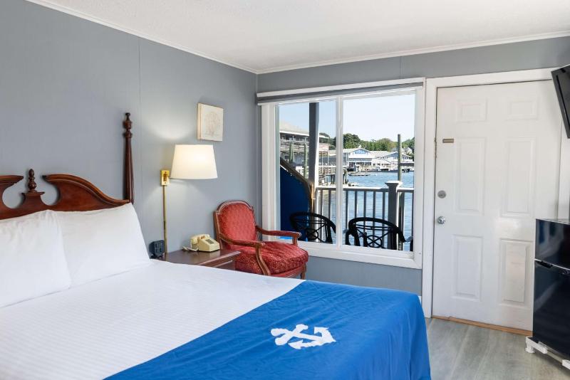 Wharf House Queen Inner Harbor View- Pet Friendly image 4