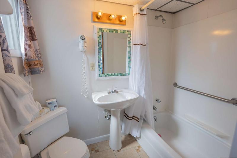 Wharf House Queen Inner Harbor View- Pet Friendly image 3