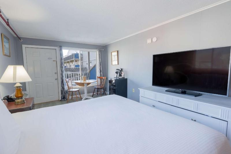 Wharf House King Inner Harbor View- Pet Friendly image 4