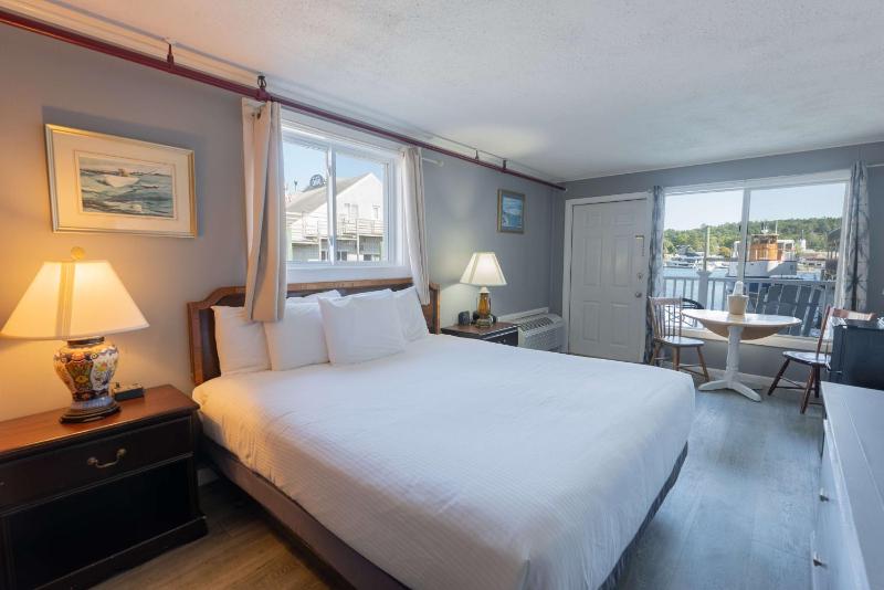 Wharf House King Inner Harbor View- Pet Friendly image 1