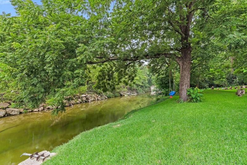 Very Cozy Home On a Creek - Sleeps 8 - image 13