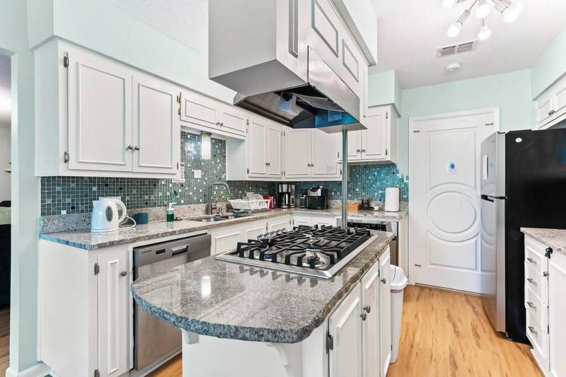 Very Cozy Home On a Creek - Sleeps 8 - image 16