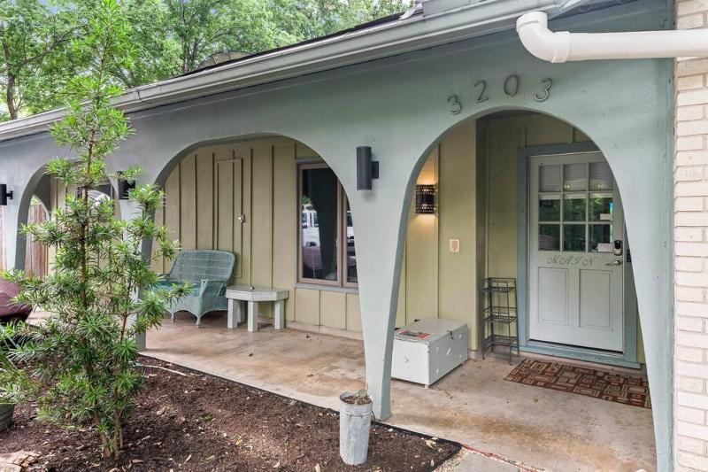 Very Cozy Home On a Creek - Sleeps 8 - image 11
