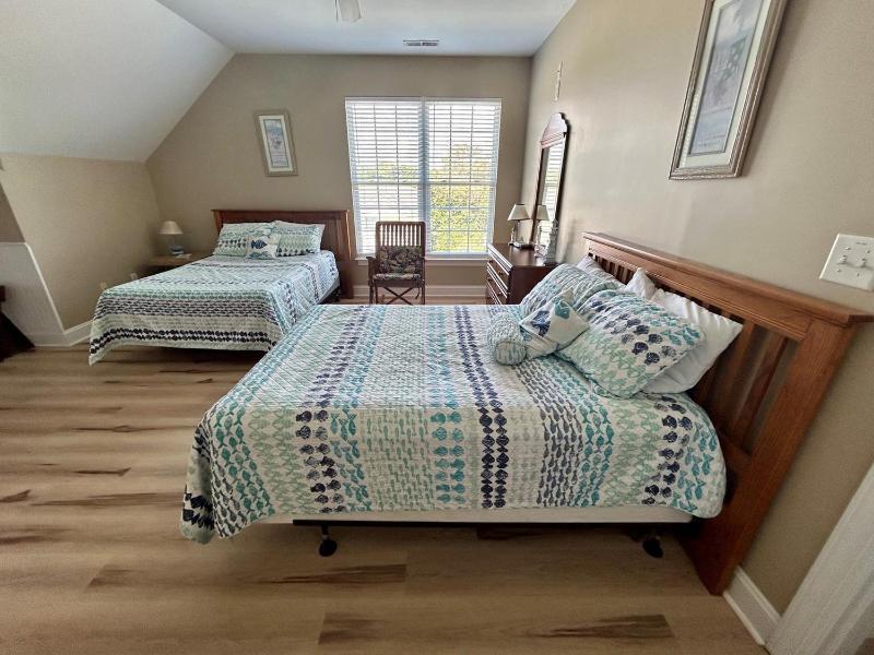 Six-Bedroom House image 4