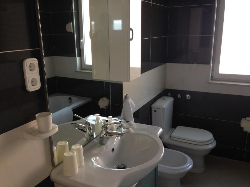 Three-Bedroom Apartment with Ocean View image 4