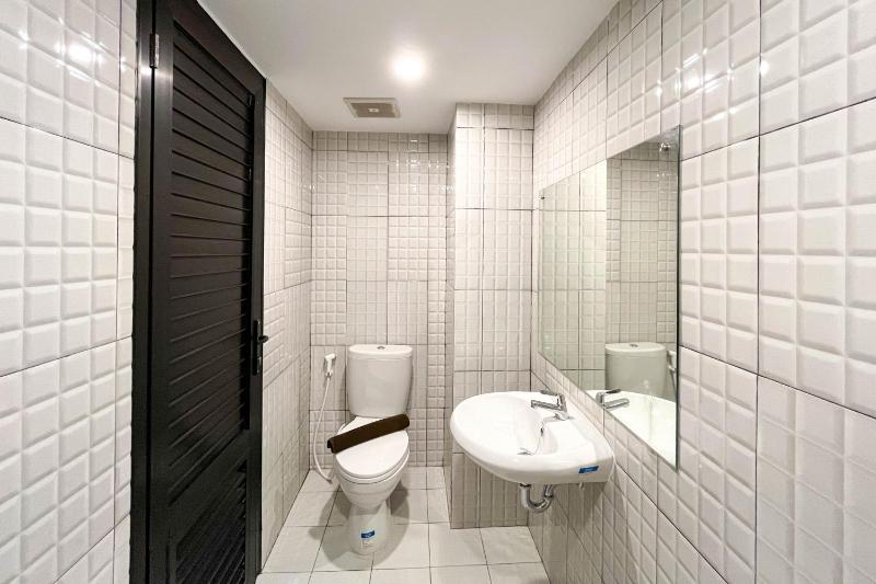 Simply Look Studio at 21st Floor De Prima Apartment By Travelio - image 6