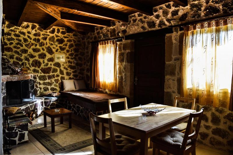 Traditional One-Bedroom House image 1