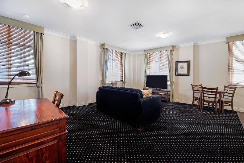 Rothbury Hotel - image 14