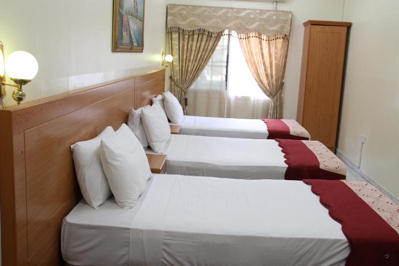 Classic Quadruple Room image 3