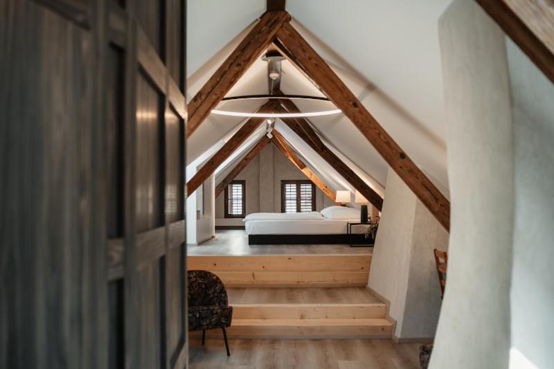 Deluxe Double Room with Bath image 1