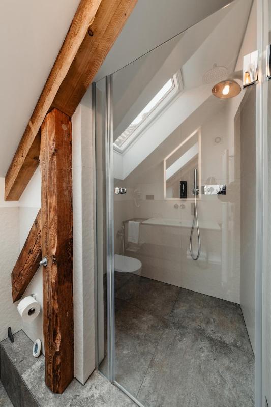 Deluxe Double Room with Bath image 3
