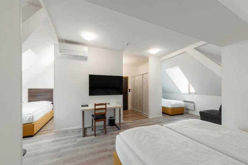 Quadruple Room image 1